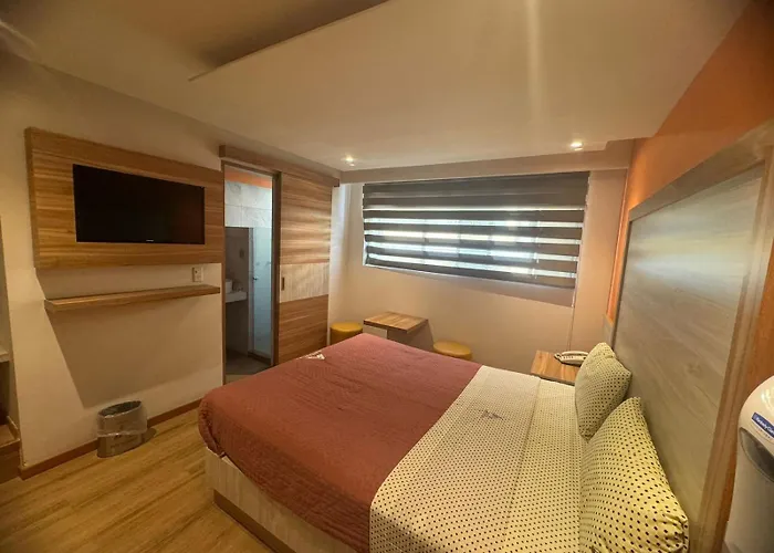 Hotel Moctezuma La *